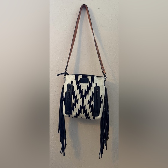 American Darling | Crossbody Hand Tooled Saddle Blanket | Leather Western Purse - Picture 2 of 12